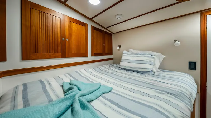 Slide: The Image of Captains room - 133