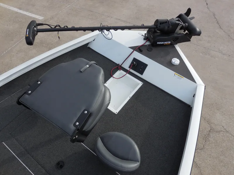 Slide: The Image of 2017 Lowe Stinger 175 boat with trolling motor and seating. - 9