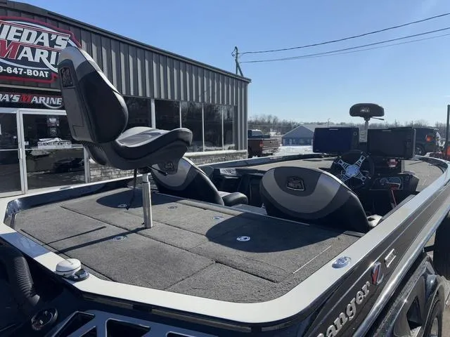 Slide: The Image of 2018 Ranger Z520L boat with seating and control panel, parked outside a marine shop. - 4
