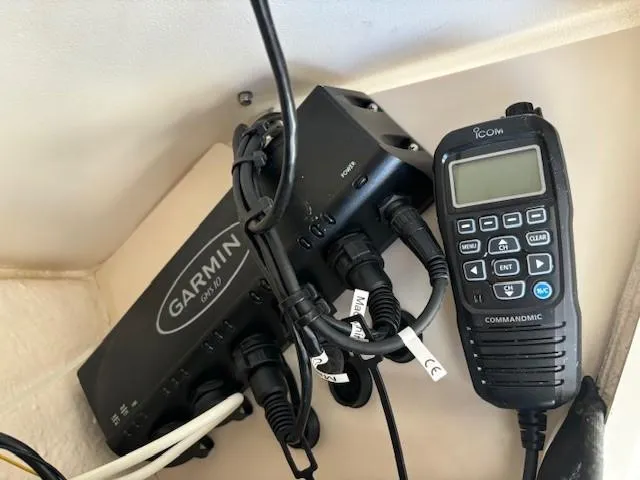 Slide: The Image of Garmin marine electronics and Icom radio on 2018 Grady-White 228 Seafarer boat. - 33