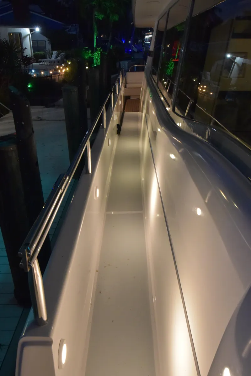 Slide: The Image of Lazzara Yachts 76 Lazzara motor yacht 1994 - 104