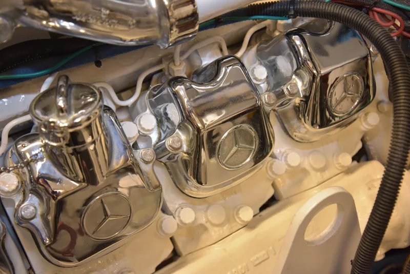 Slide: The Image of Lazzara Yachts 76 Lazzara motor yacht 1994 - 122