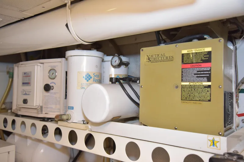 Slide: The Image of Lazzara Yachts 76 Lazzara motor yacht 1994 - 133