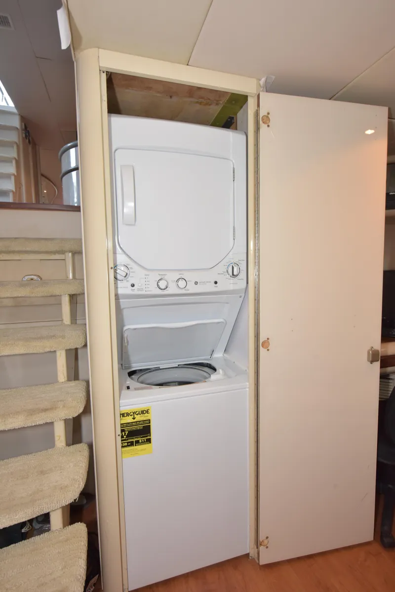 Slide: The Image of Lazzara Yachts 76 Lazzara motor yacht 1994 - 73