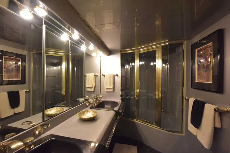 Slide: The Image of Lazzara Yachts 76 Lazzara motor yacht 1994 - 84