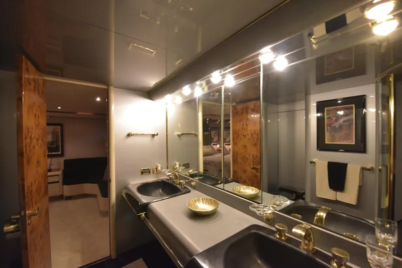 Slide: The Image of Lazzara Yachts 76 Lazzara motor yacht 1994 - 86