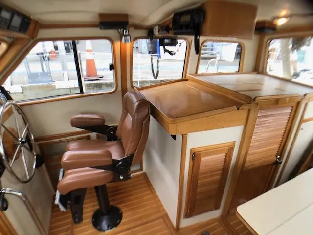 Slide: The Image of Nav station and helm chair - 25