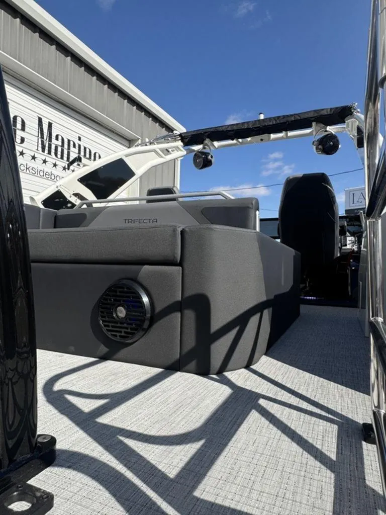 Slide: The Image of Trifecta 23UL DC SS 3.0 2025 - 10