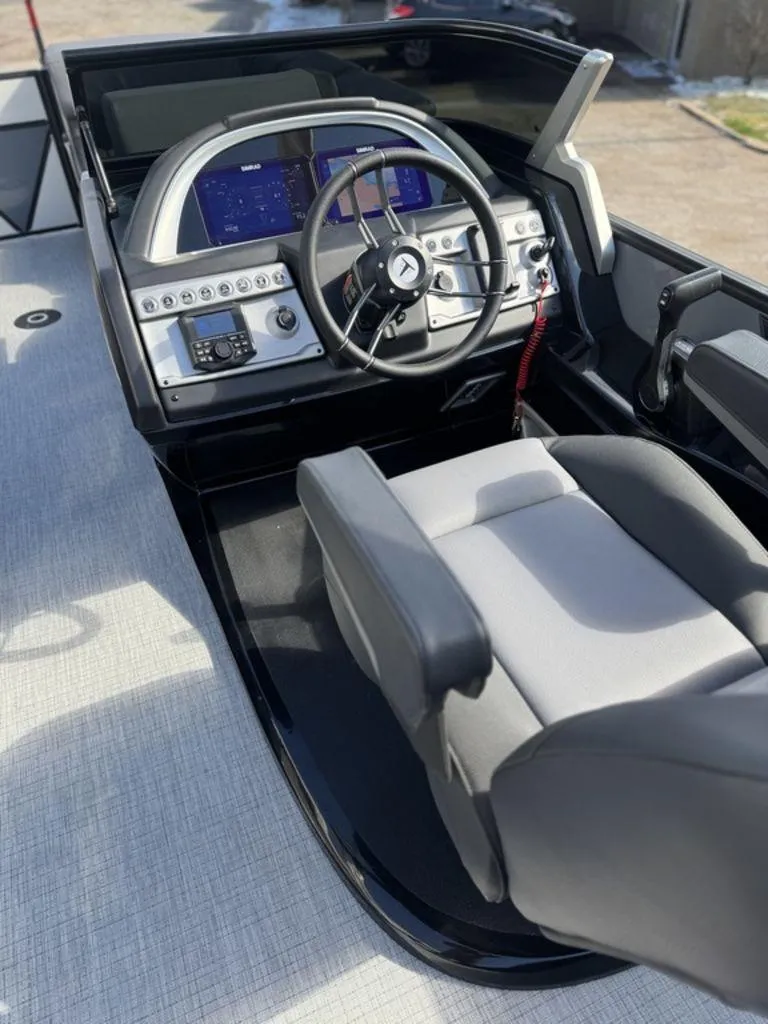 Slide: The Image of Trifecta 23UL DC SS 3.0 2025 - 17