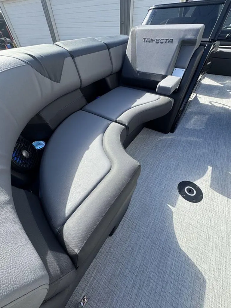 Slide: The Image of Trifecta 23UL DC SS 3.0 2025 - 21