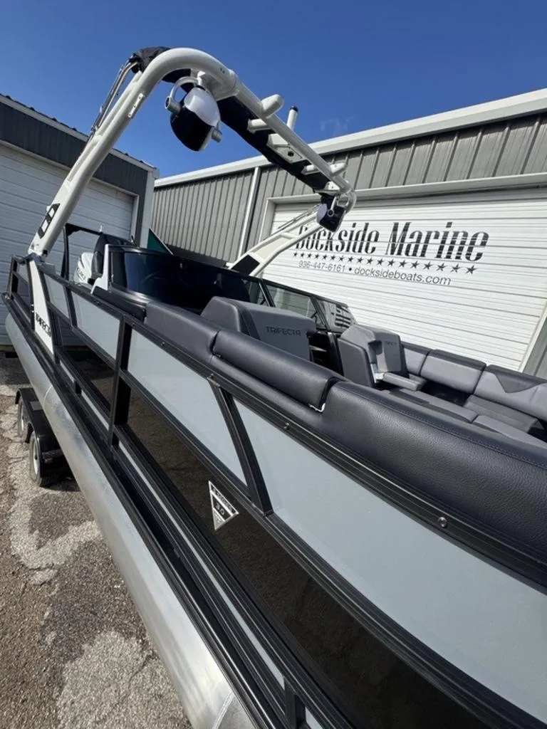 Slide: The Image of Trifecta 23UL DC SS 3.0 2025 - 25