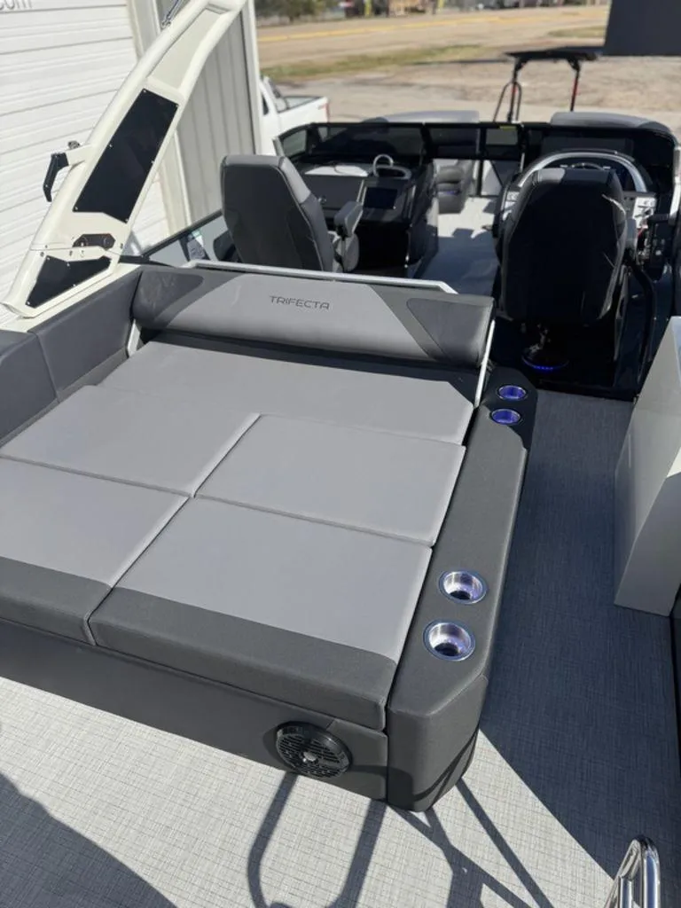 Slide: The Image of Trifecta 23UL DC SS 3.0 2025 - 29