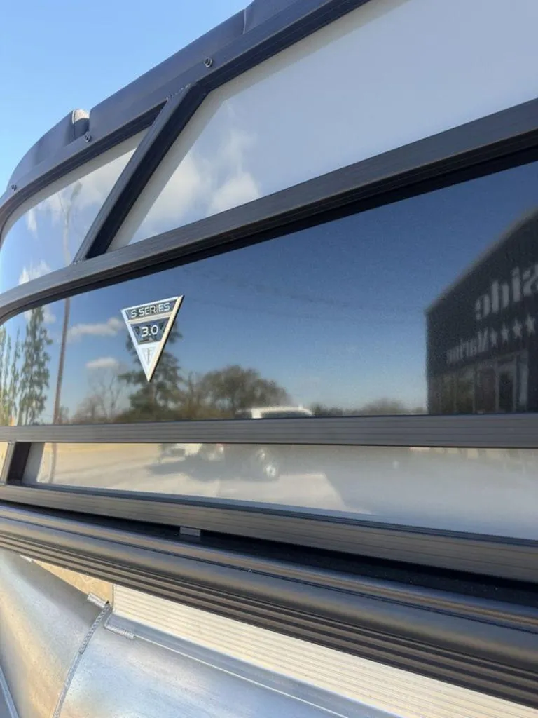 Slide: The Image of Trifecta 23UL DC SS 3.0 2025 - 5