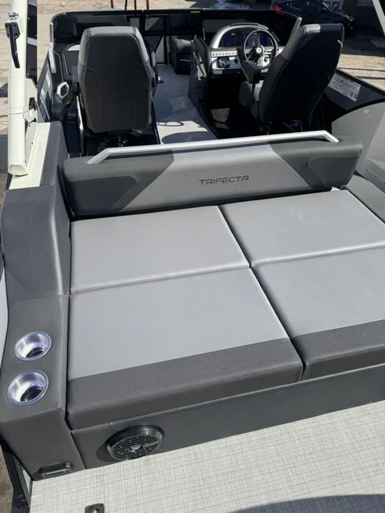 Slide: The Image of Trifecta 23UL DC SS 3.0 2025 - 9