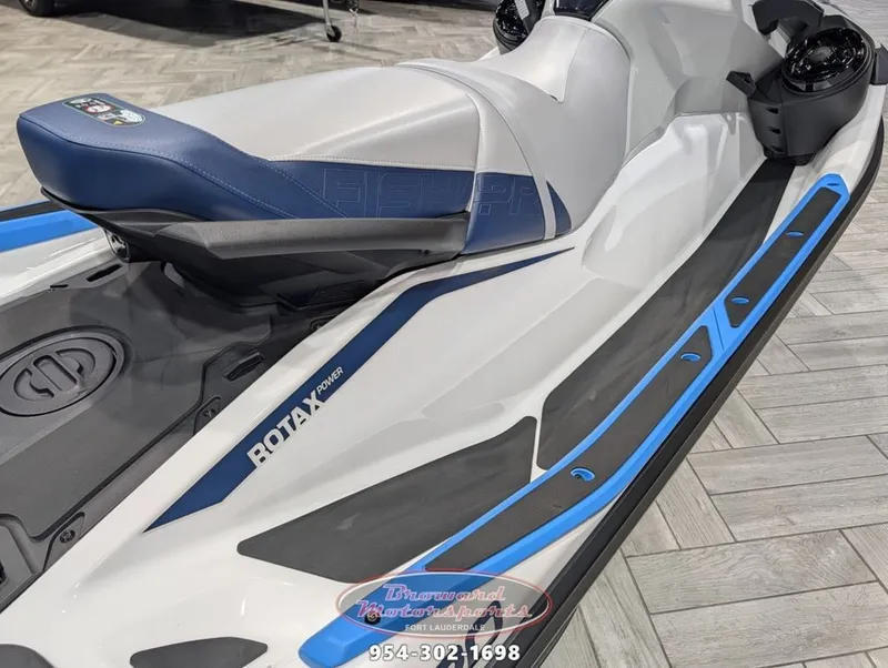 Slide: The Image of Sea-Doo FishPro Sport 170 2025 - 10