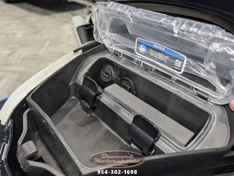 Slide: The Image of Sea-Doo FishPro Sport 170 2025 - 16