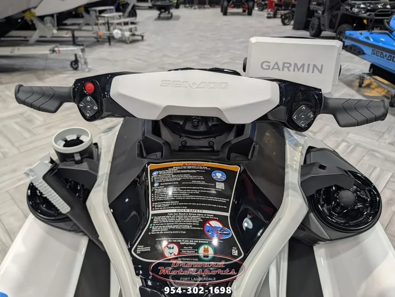 Slide: The Image of Sea-Doo FishPro Sport 170 2025 - 17