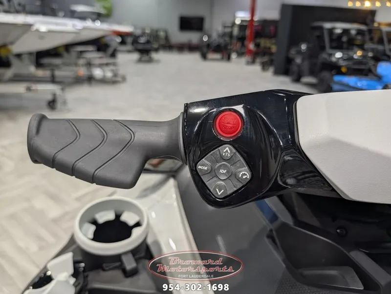 Slide: The Image of Sea-Doo FishPro Sport 170 2025 - 18