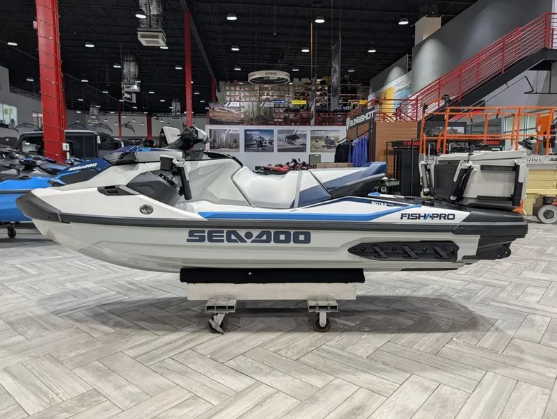 Slide: The Image of Sea-Doo FishPro Sport 170 2025 - 29