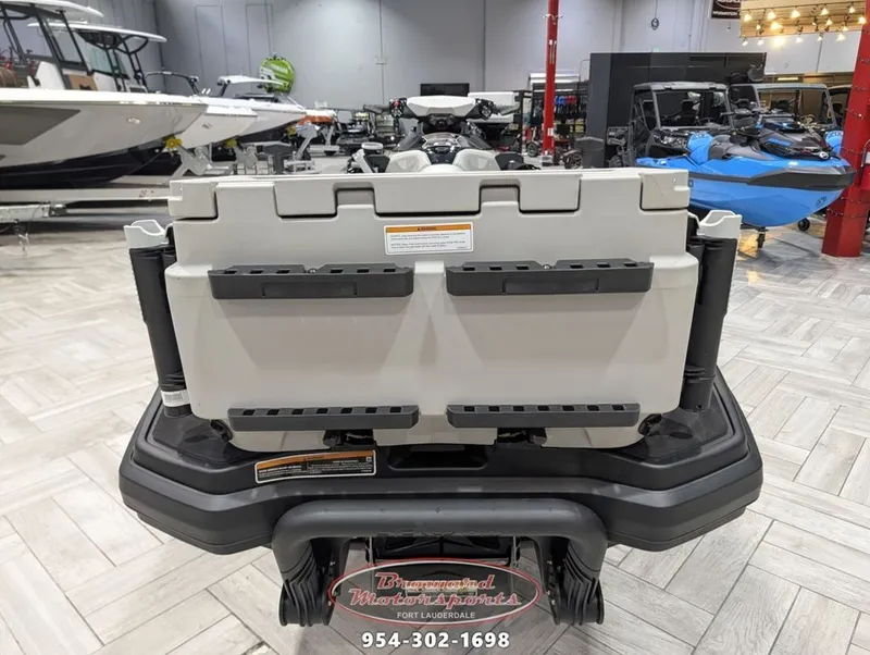 Slide: The Image of Sea-Doo FishPro Sport 170 2025 - 6