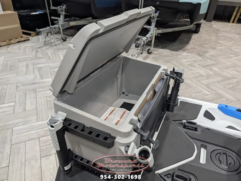 Slide: The Image of Sea-Doo FishPro Sport 170 2025 - 9