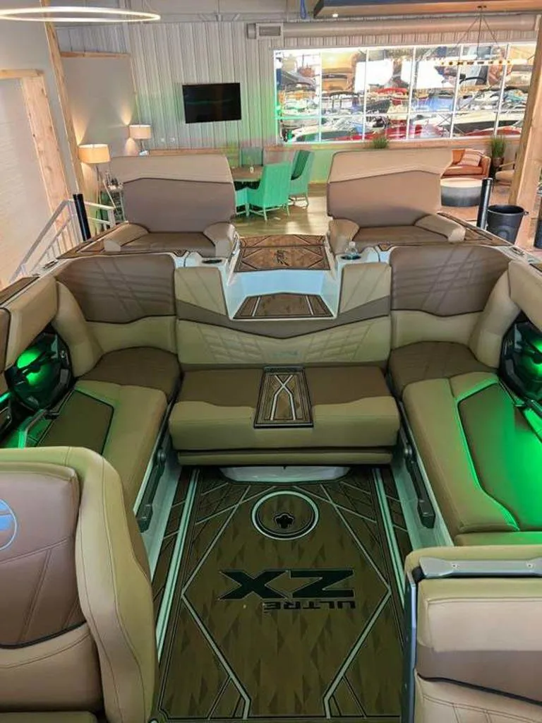 Slide: The Image of Tigé 23ZX 2024 - 4