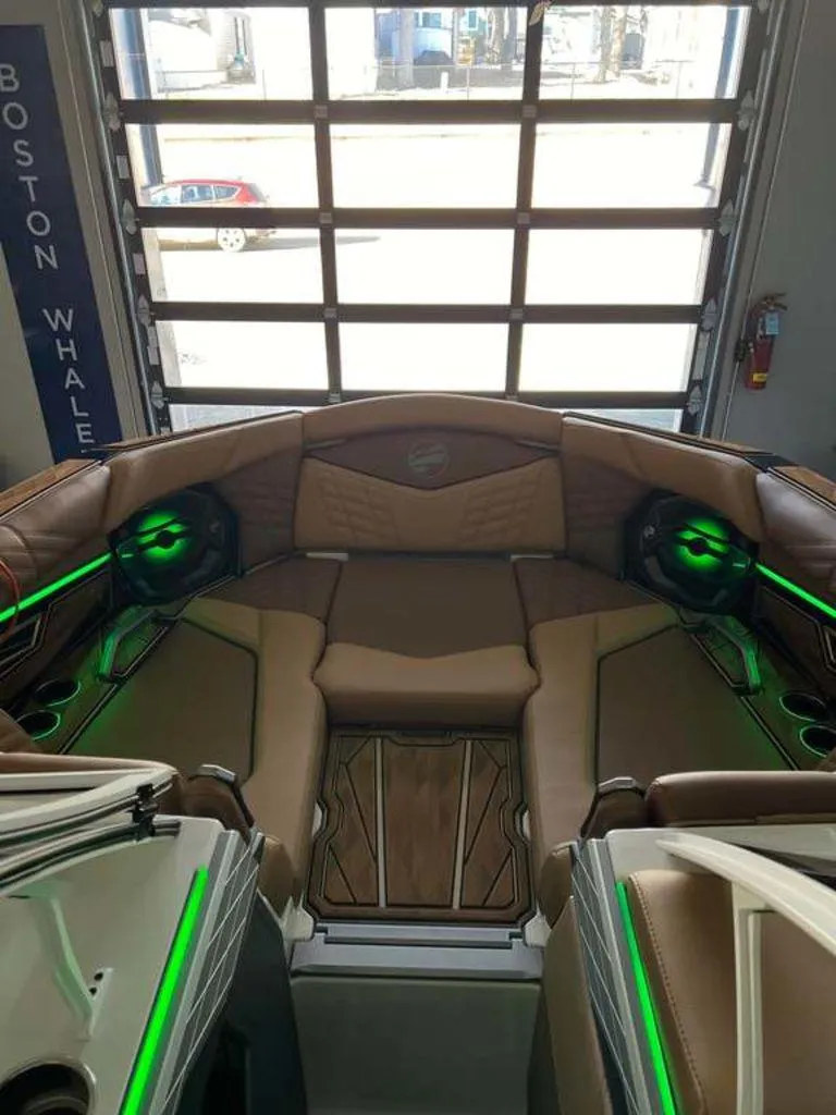 Slide: The Image of Tigé 23ZX 2024 - 5