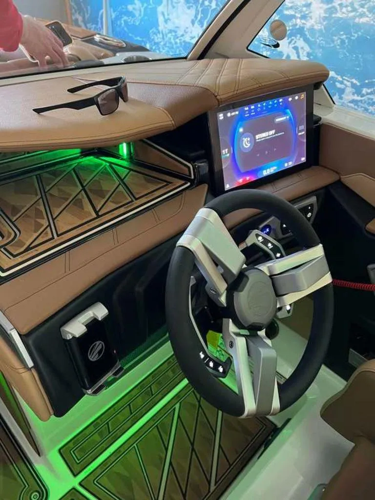 Slide: The Image of Tigé 23ZX 2024 - 6