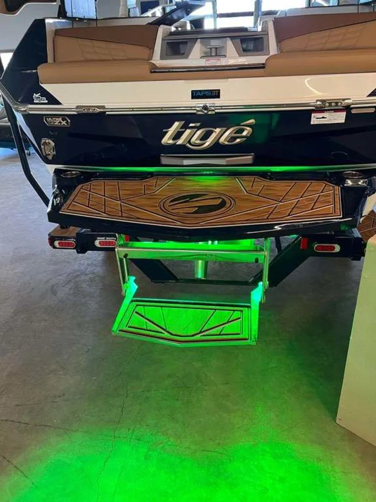 Slide: The Image of Tigé 23ZX 2024 - 9