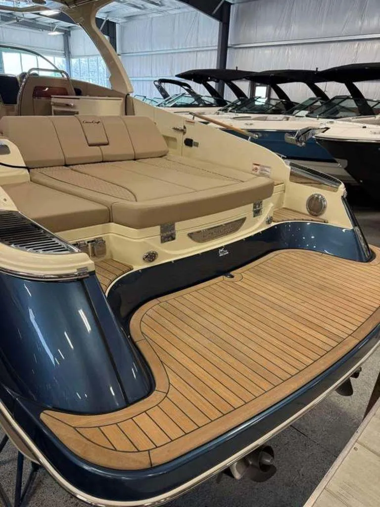 Slide: The Image of Chris-Craft Launch 35 GT 2025 - 10