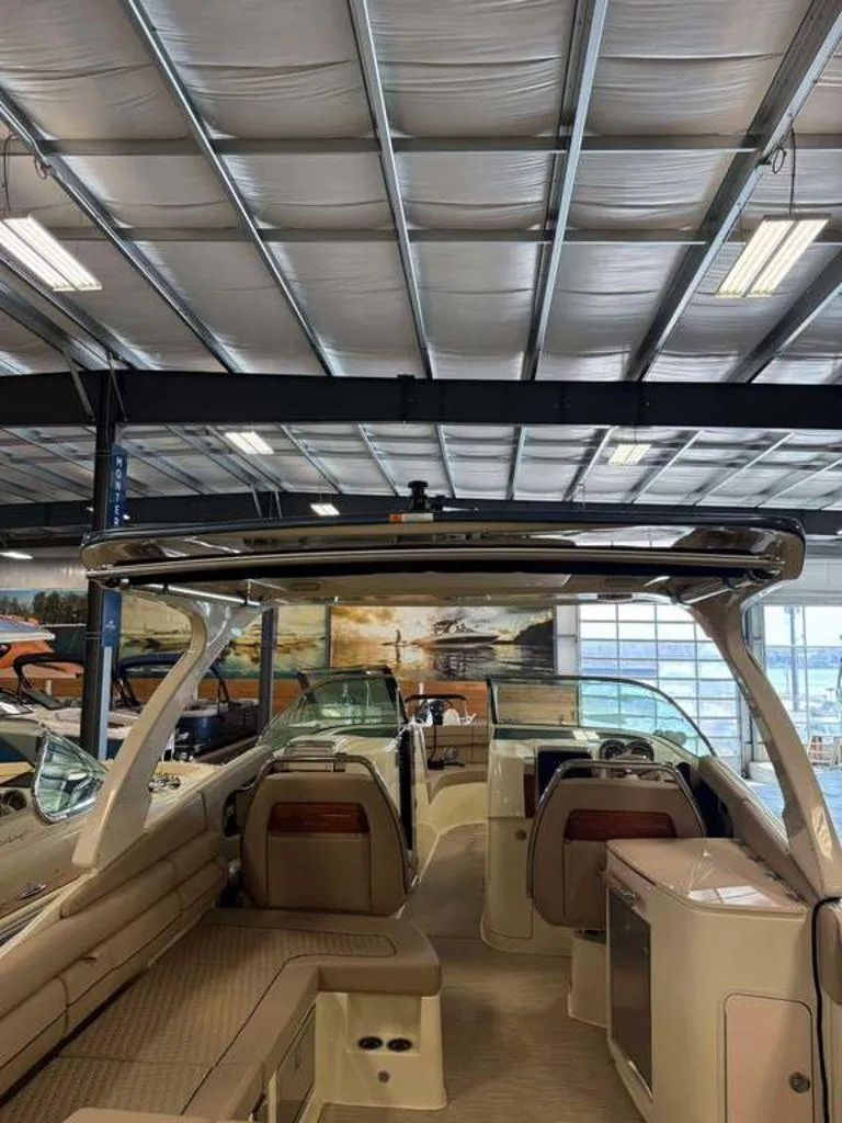 Slide: The Image of Chris-Craft Launch 35 GT 2025 - 11