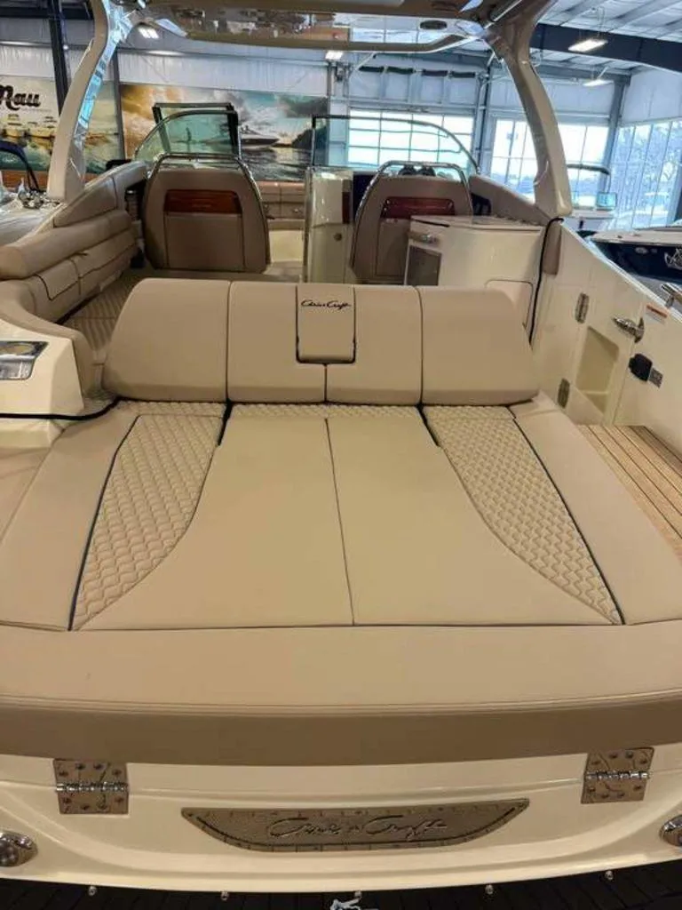 Slide: The Image of Chris-Craft Launch 35 GT 2025 - 2