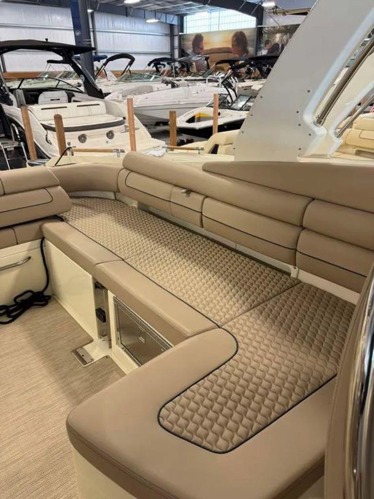 Slide: The Image of Chris-Craft Launch 35 GT 2025 - 3