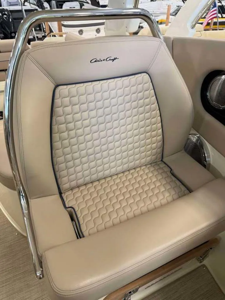 Slide: The Image of Chris-Craft Launch 35 GT 2025 - 9