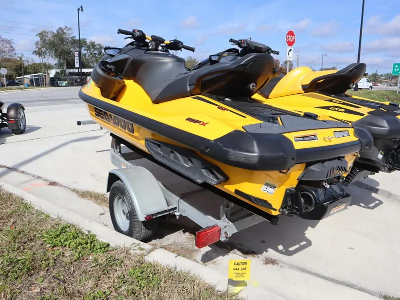 Slide: The Image of Sea-Doo GTR 230 2022 - 4