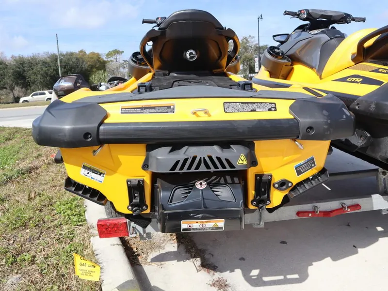 Slide: The Image of Sea-Doo GTR 230 2022 - 5