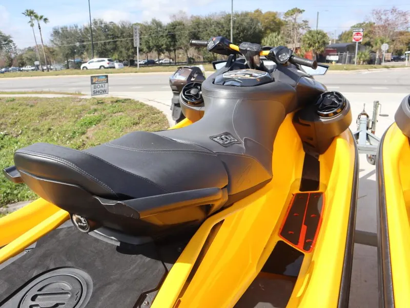 Slide: The Image of Sea-Doo GTR 230 2022 - 6