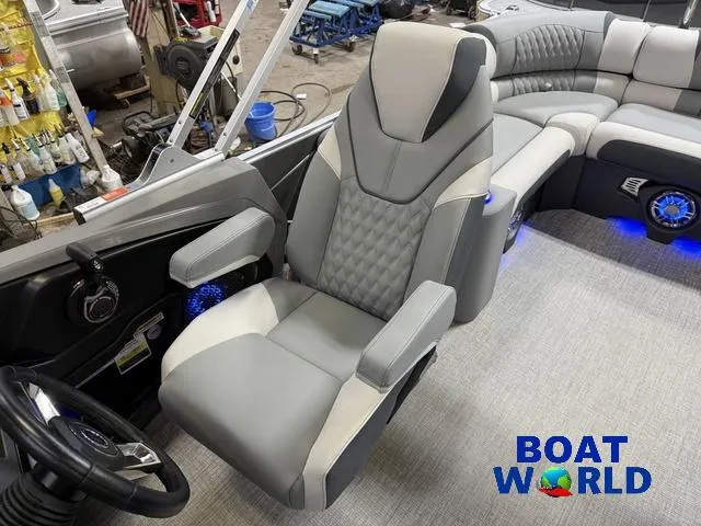 Slide: The Image of Tahoe Cascade 2385 Elite Cruise Tritoon & Honda 4-Stroke 2025 - 13