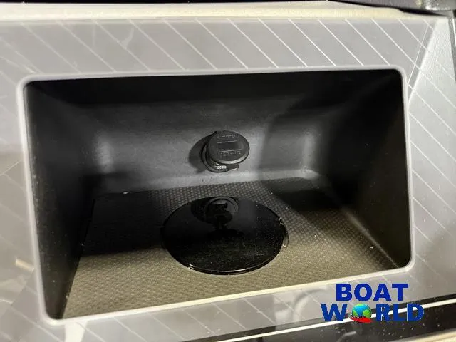 Slide: The Image of Tahoe Cascade 2385 Elite Cruise Tritoon & Honda 4-Stroke 2025 - 18