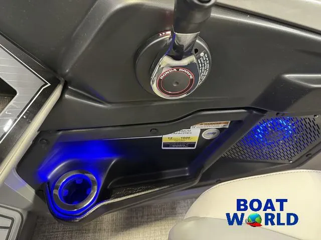 Slide: The Image of Tahoe Cascade 2385 Elite Cruise Tritoon & Honda 4-Stroke 2025 - 19