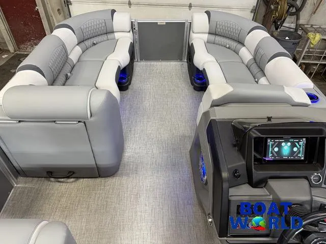 Slide: The Image of Tahoe Cascade 2385 Elite Cruise Tritoon & Honda 4-Stroke 2025 - 32