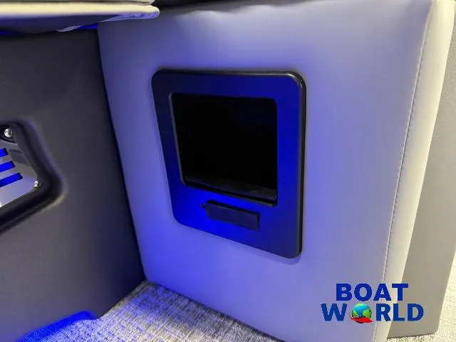 Slide: The Image of Tahoe Cascade 2385 Elite Cruise Tritoon & Honda 4-Stroke 2025 - 34