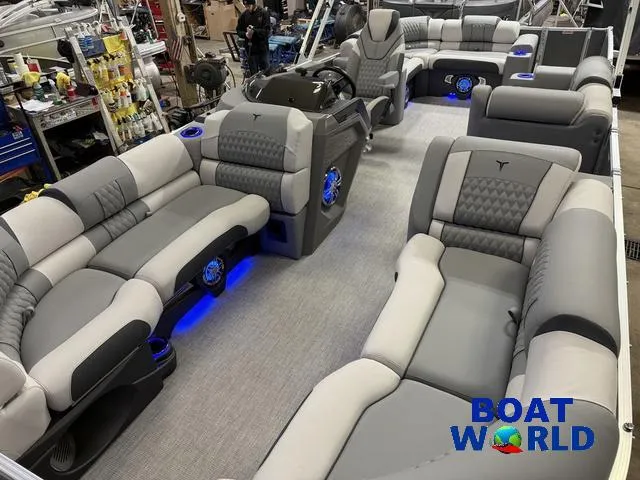 Slide: The Image of Tahoe Cascade 2385 Elite Cruise Tritoon & Honda 4-Stroke 2025 - 35