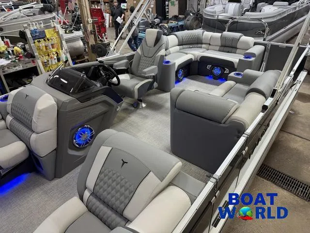 Slide: The Image of Tahoe Cascade 2385 Elite Cruise Tritoon & Honda 4-Stroke 2025 - 4