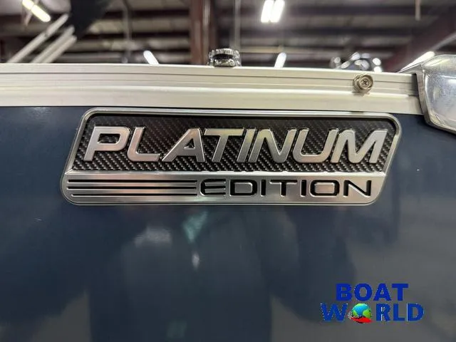 Slide: The Image of Tahoe Cascade 2385 Elite Cruise Tritoon & Honda 4-Stroke 2025 - 43