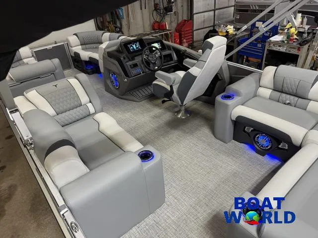 Slide: The Image of Tahoe Cascade 2385 Elite Cruise Tritoon & Honda 4-Stroke 2025 - 5