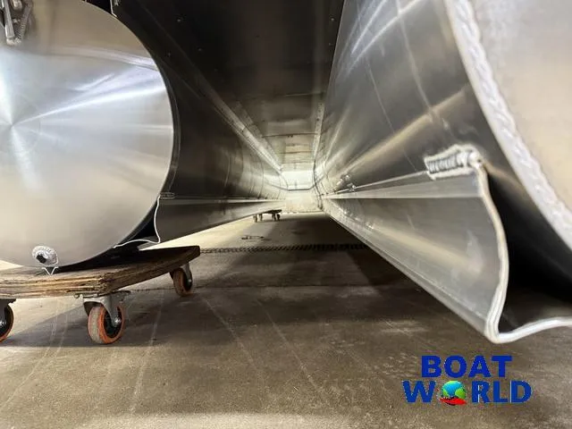 Slide: The Image of Tahoe Cascade 2385 Elite Cruise Tritoon & Honda 4-Stroke 2025 - 51