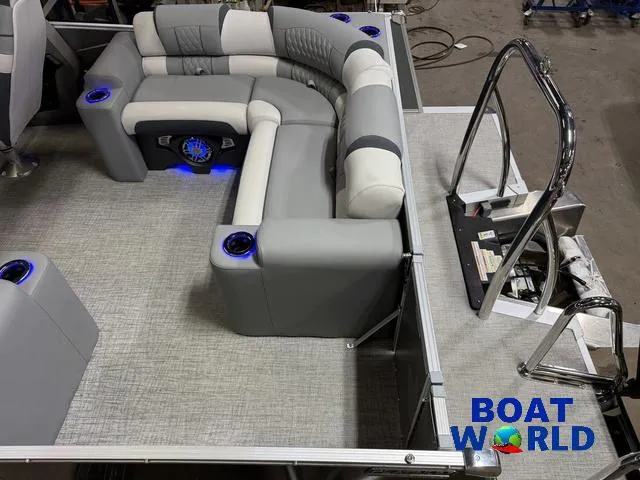 Slide: The Image of Tahoe Cascade 2385 Elite Cruise Tritoon & Honda 4-Stroke 2025 - 6