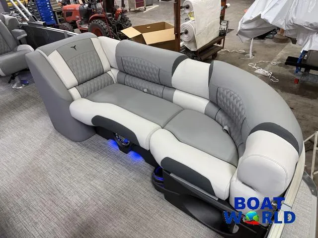 Slide: The Image of Tahoe Cascade 2385 Quad Lounge & Honda 4-Stroke EFI 2025 - 10