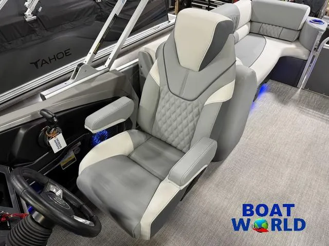 Slide: The Image of Tahoe Cascade 2385 Quad Lounge & Honda 4-Stroke EFI 2025 - 13